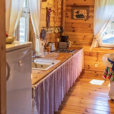 Nyaraló Latos Tocznabiel