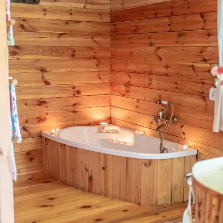 Nyaraló Latos Tocznabiel